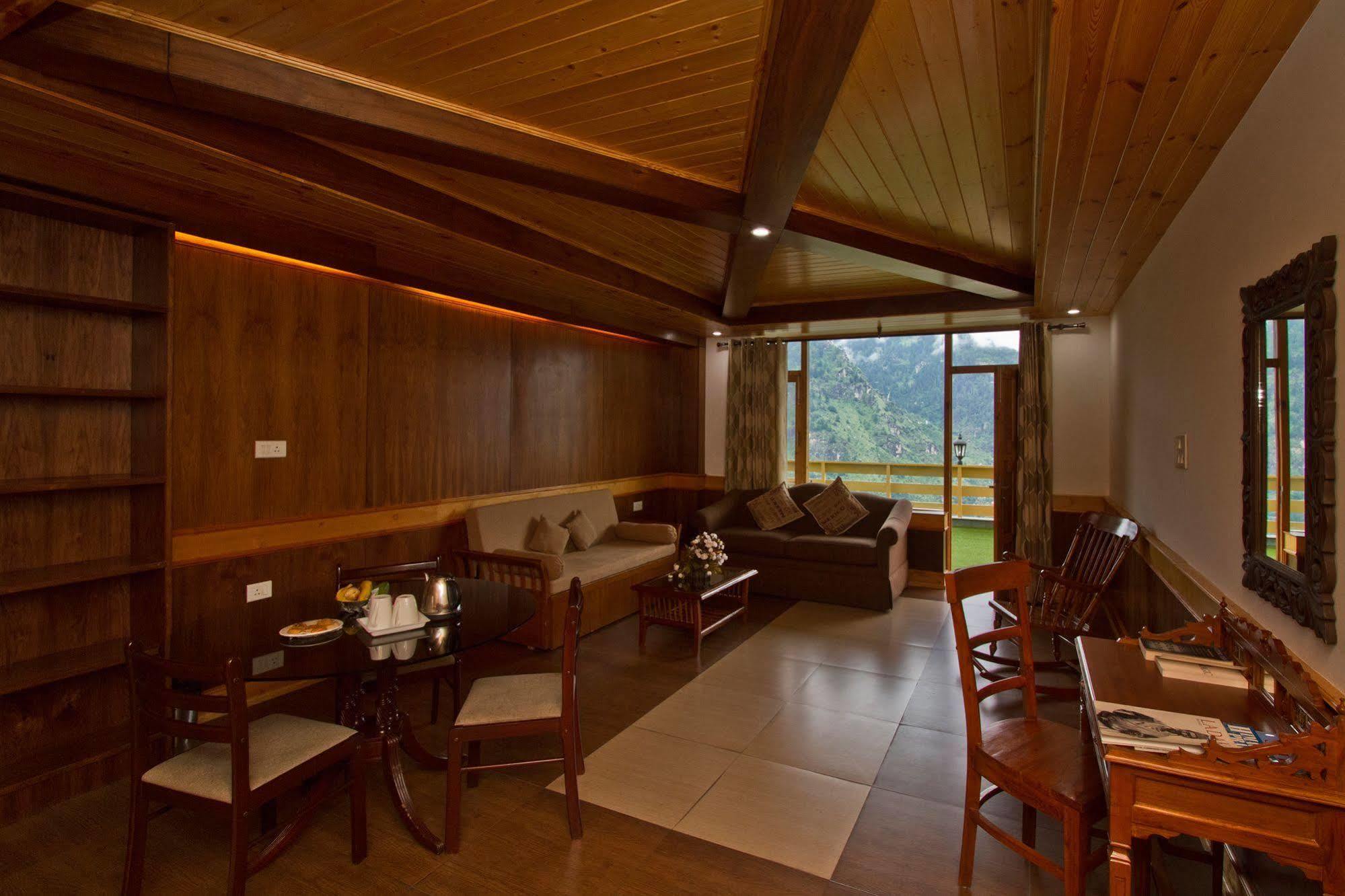 Vivaan The Sunrise Resort Manāli Exteriör bild